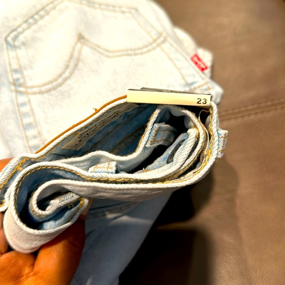 LEVI’S HIGH LOOSE SHORTS - Picture 6 of 11